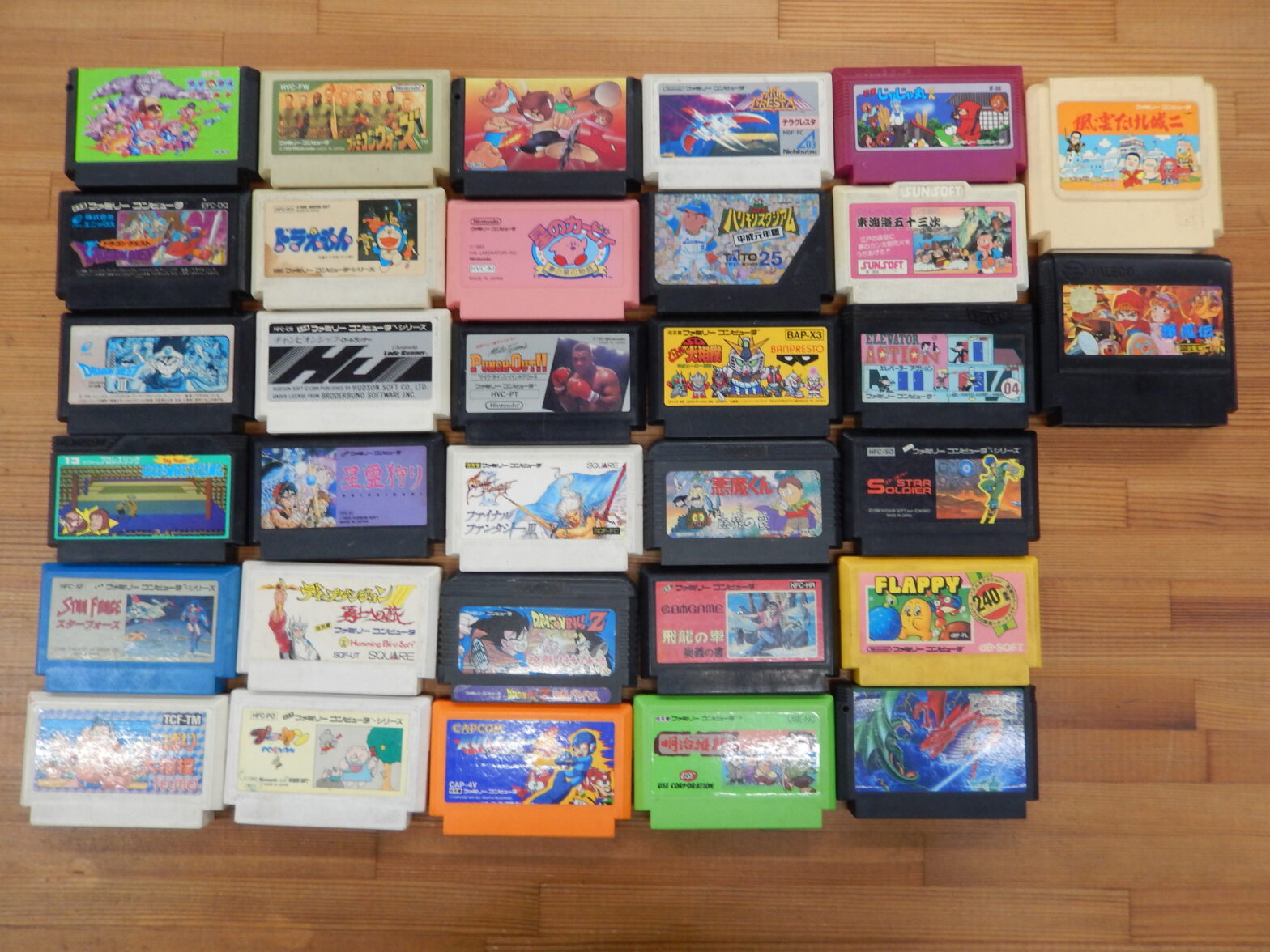 ファミコンのカセット